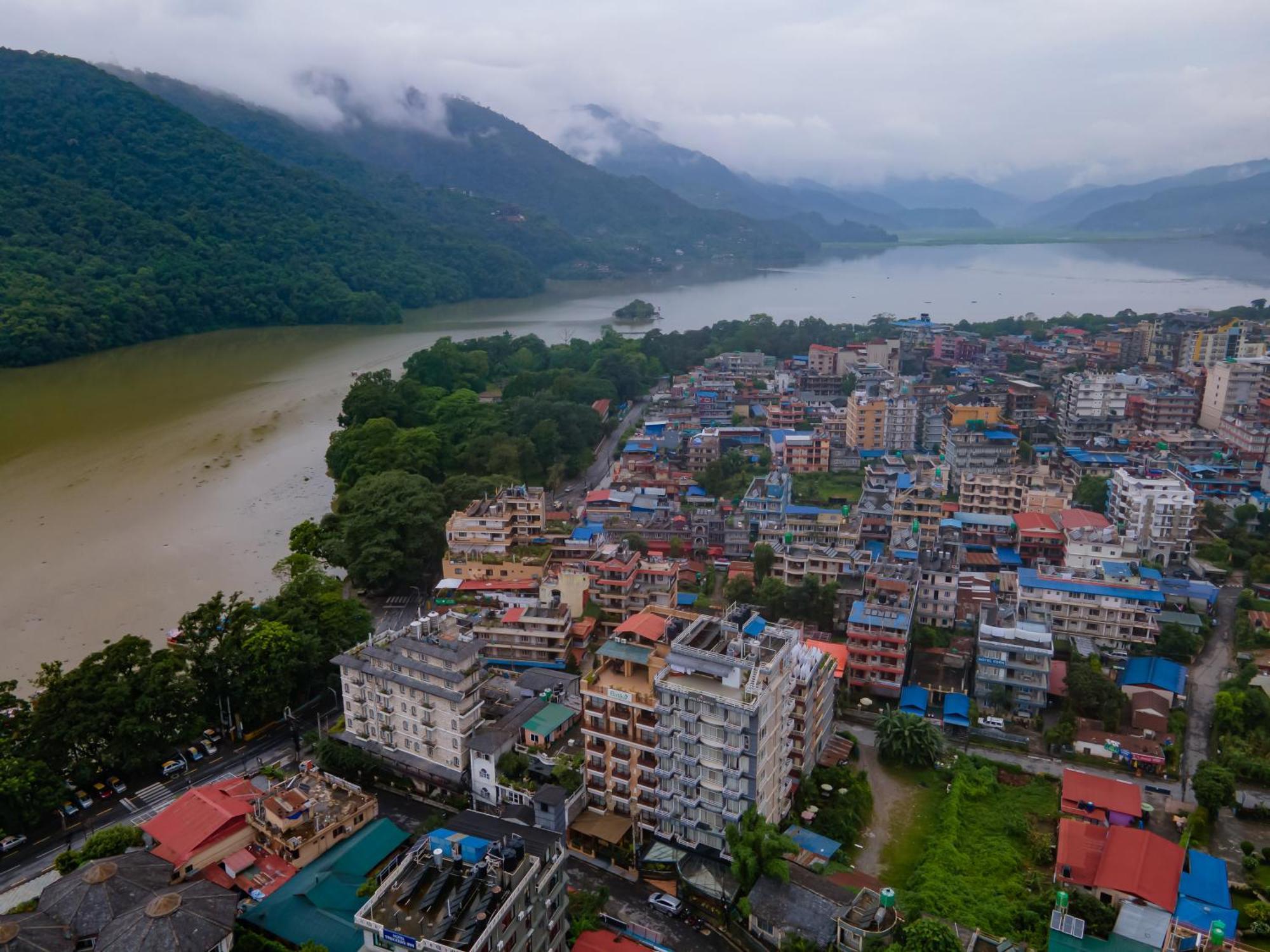 Hotel Pokhara Batika Zewnętrze zdjęcie