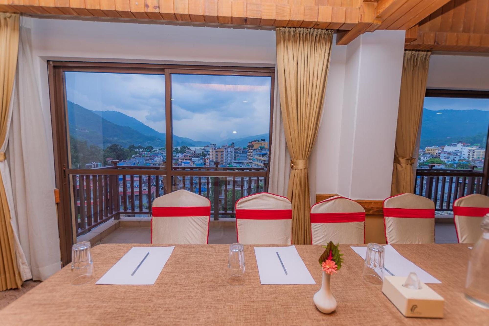 Hotel Pokhara Batika Zewnętrze zdjęcie