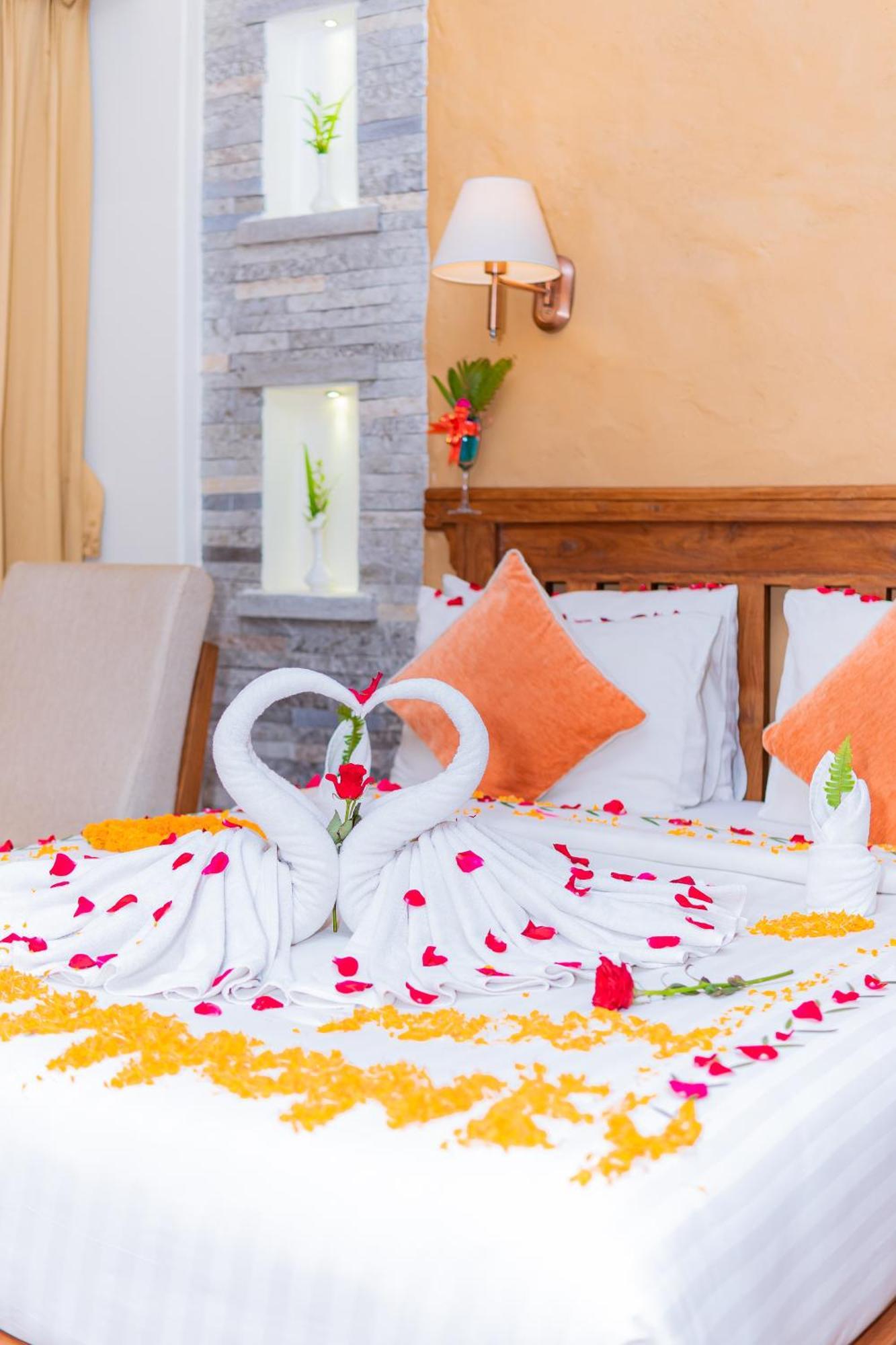 Hotel Pokhara Batika Zewnętrze zdjęcie